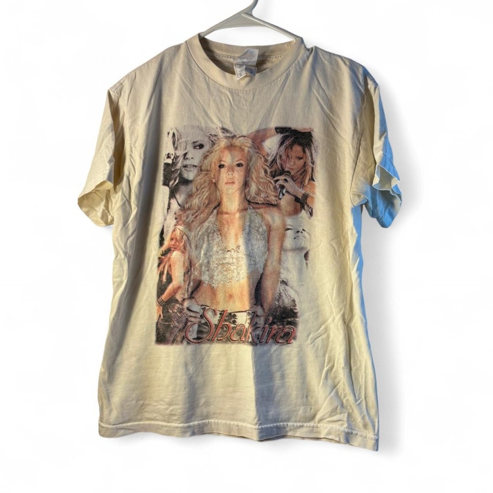 Vintage Shakira shirt 2022 Graphic Print T-Shirt